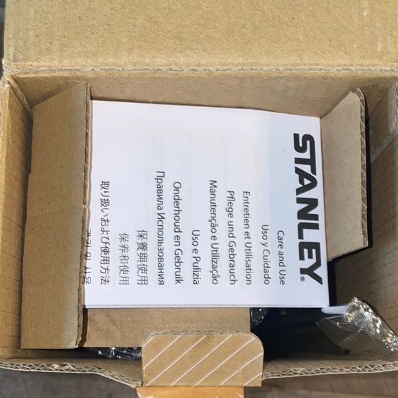 NWB!! Stanley Black Quencher H2.0 Tumbler 40oz - Picture 6 of 14